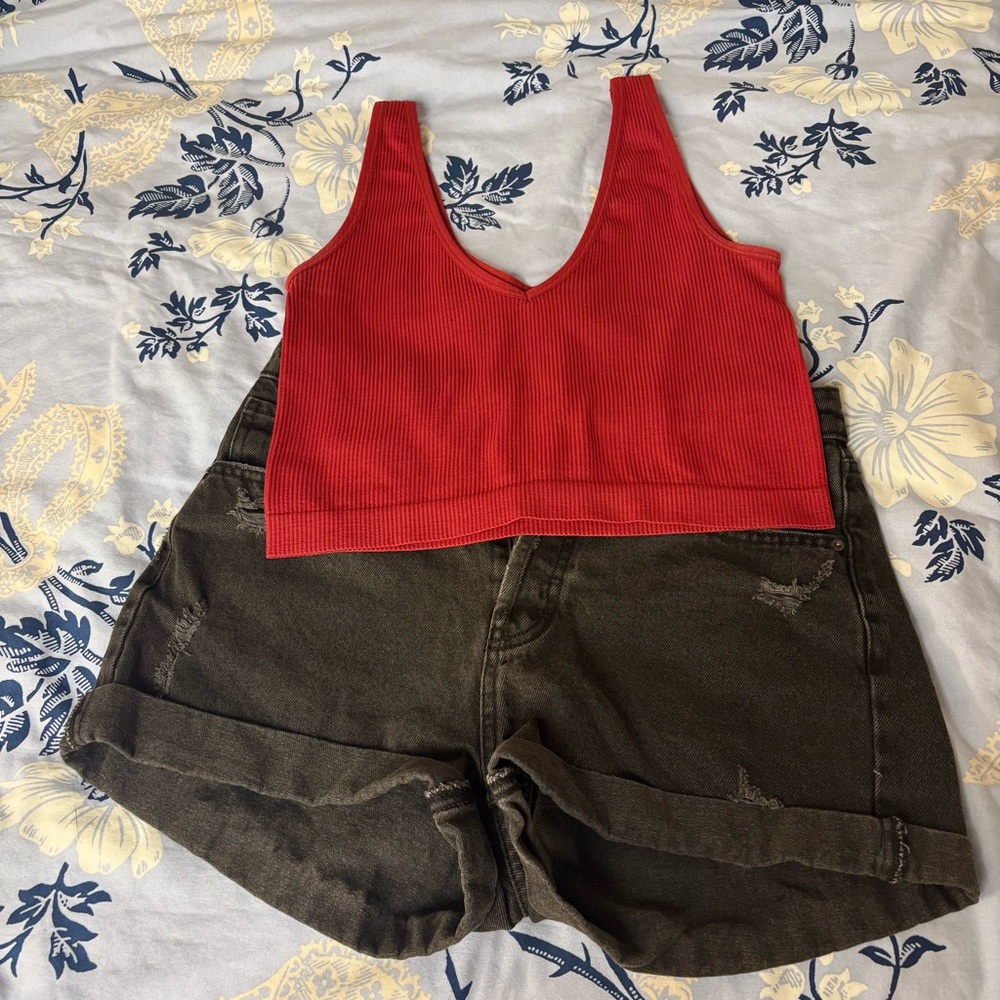 Cropped Red Ribbed Tank Top
